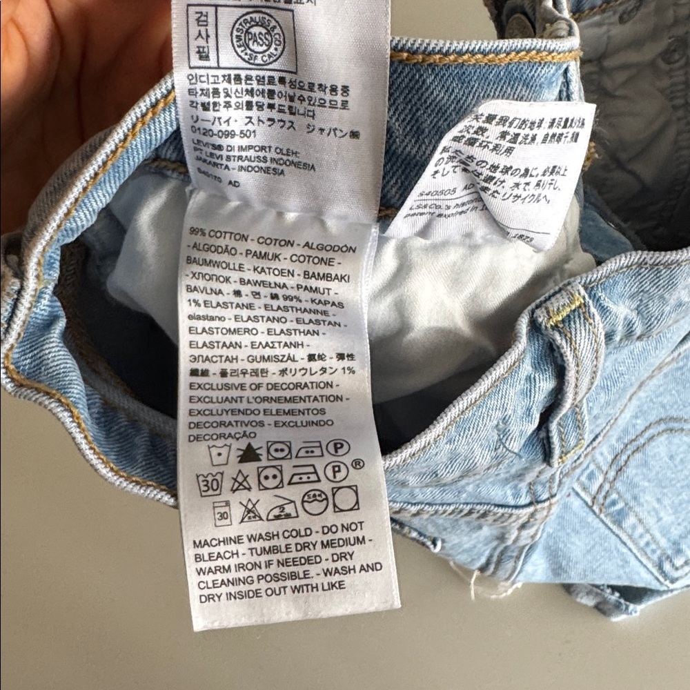 Levi's Ribcage Shorts - Picture 4 of 4